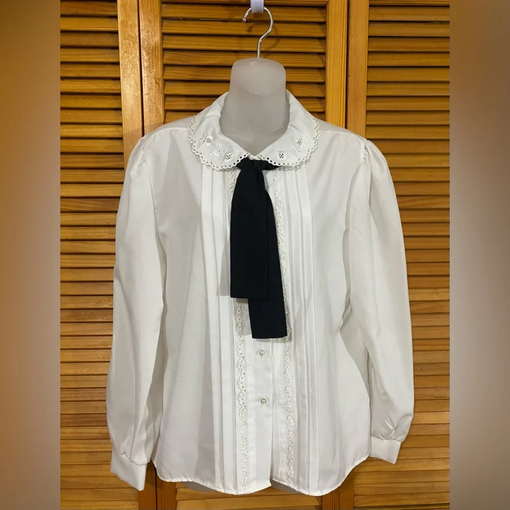 Vintage Rhoda Lee: Semi-sheer, button-up top with black bow - Picture 5 of 11